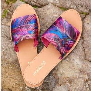 Tropical print slide sandal